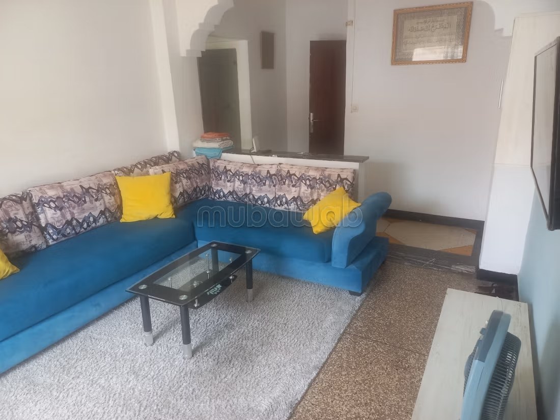 Location d'un appartement à Agdal. 
1 chambre. 
Porte blindée, salon marocain - Photo 2