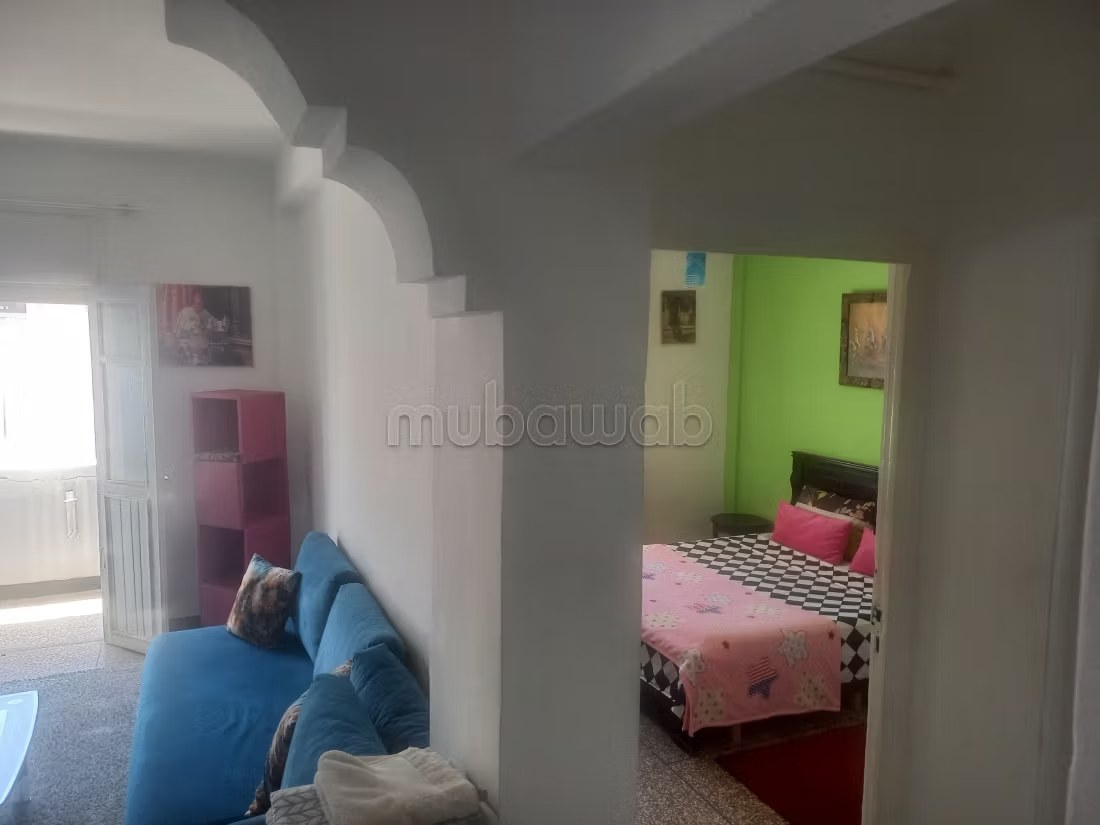 Location d'un appartement à Agdal. 
1 chambre. 
Porte blindée, salon marocain - Photo 4