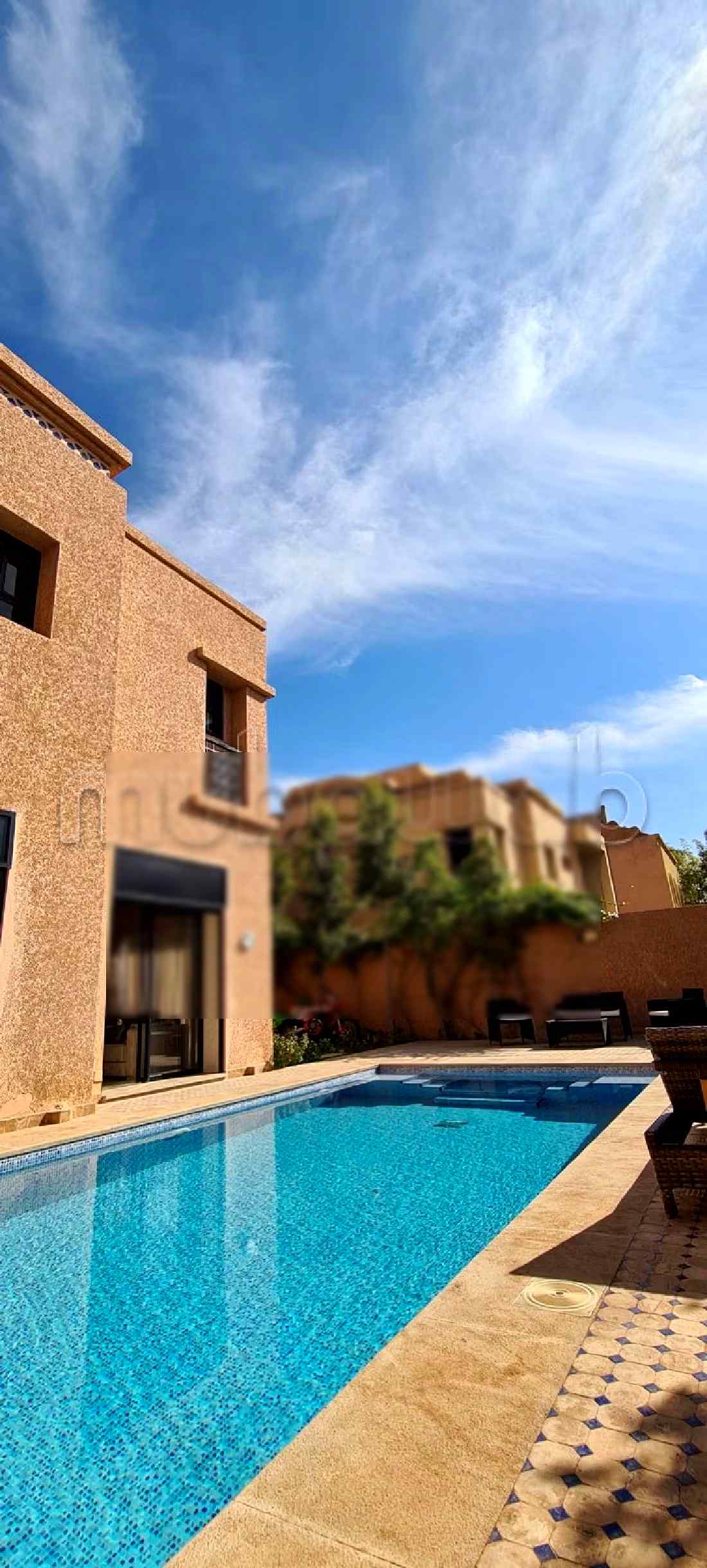 Maison de luxe à louer à Route de Fez. Superficie 400 m². Parking et jardin