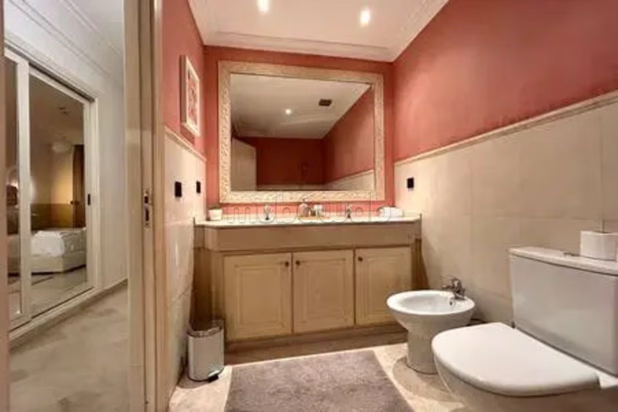 Appartements à louer à Triangle d'Or. 3 belles chambres. Avec ascenseur et terrasse