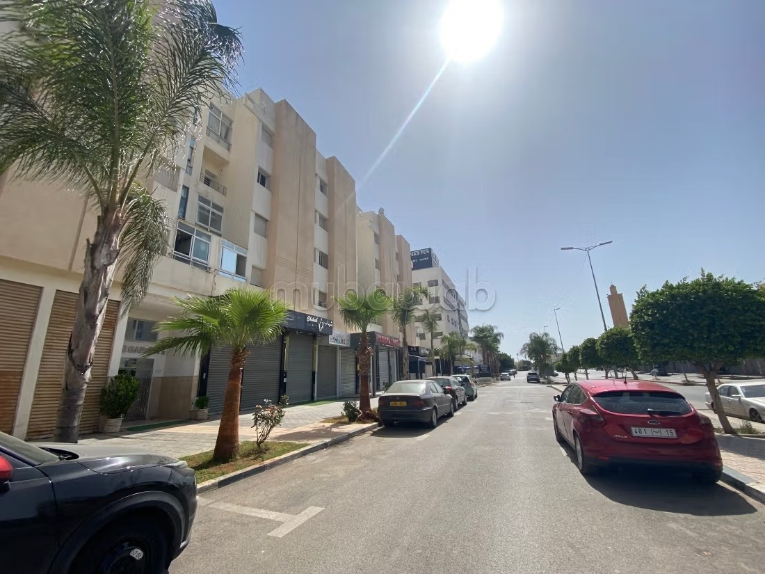 Location saisonnière à Agdal. 
Superficie 170 m². 
Salon traditionnel et système d'antenne parabolique - Photo 16