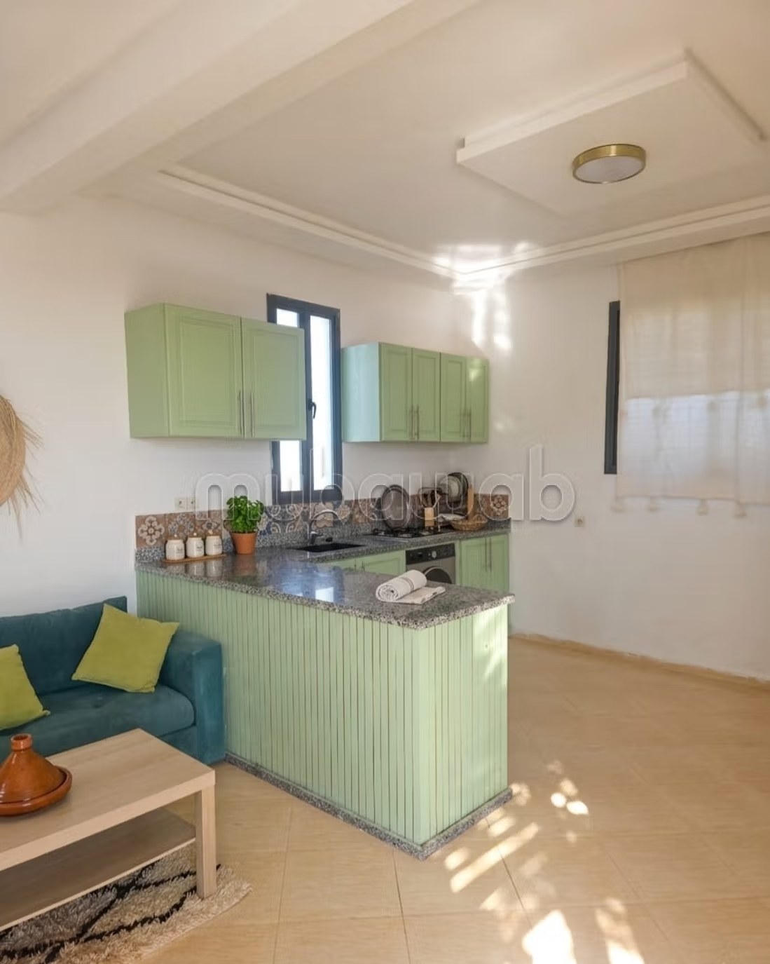 Location saisonnière à Bab Enzh. Surface de 56 m². Porte blindée et chauffage central - Photo 4