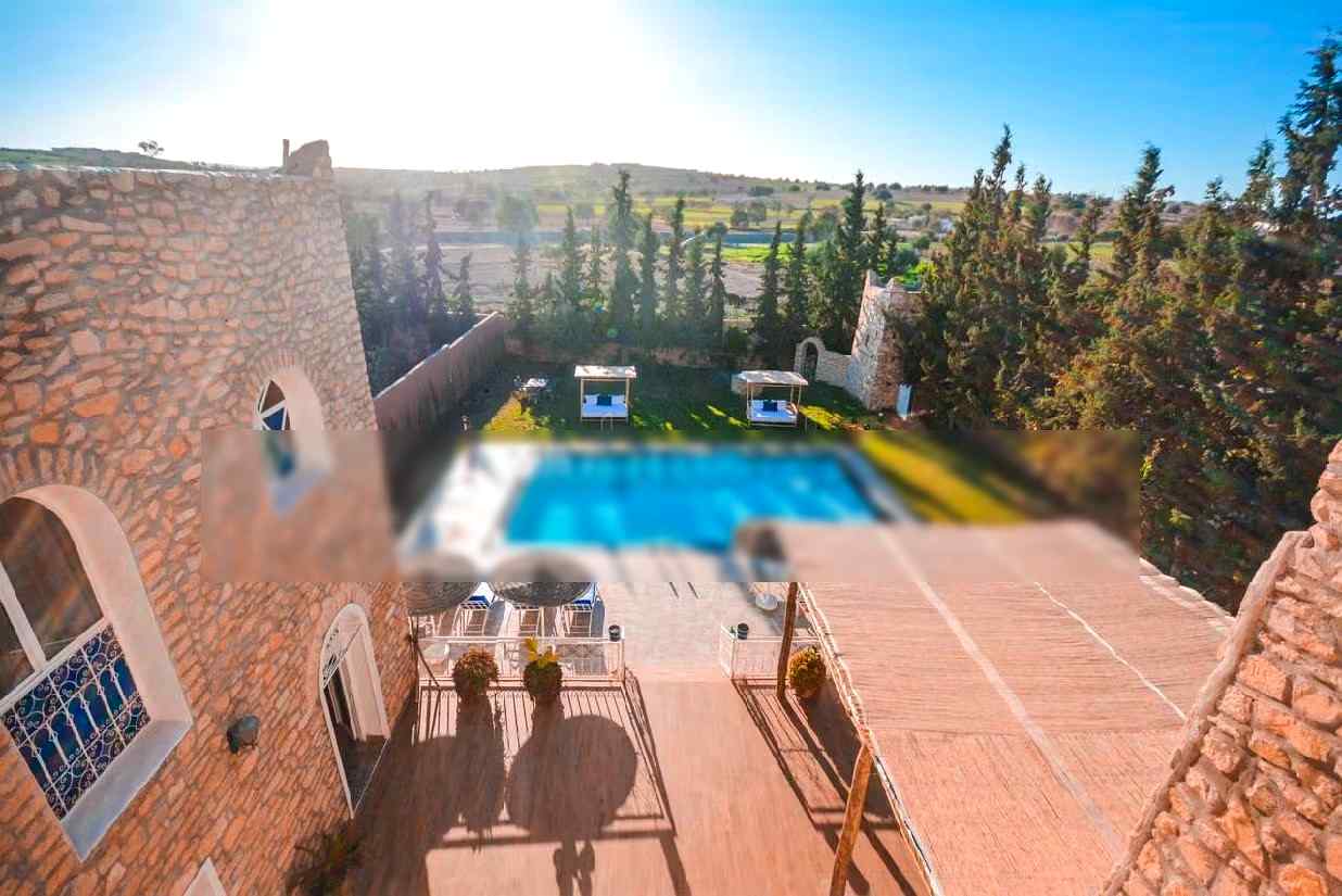 Location villa de haut standing à Ounagha. 5 pièces confortables. Environnement calme avec vue montagne, chauffage central