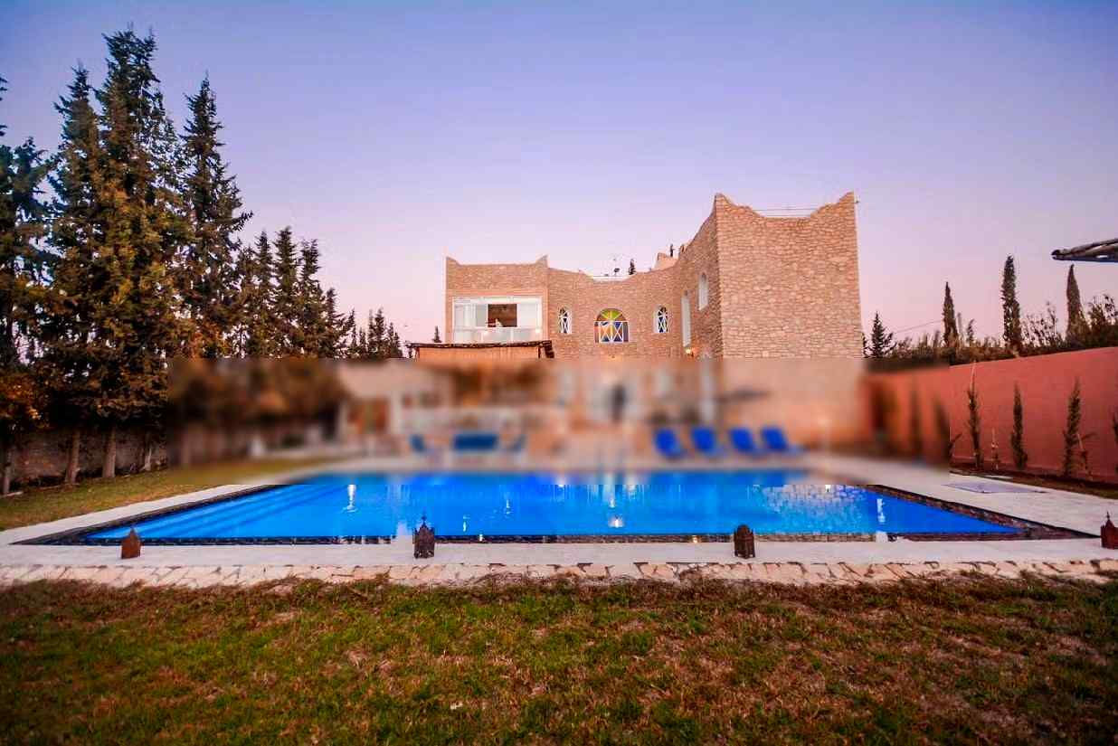 Location villa de haut standing à Ounagha. 5 pièces confortables. Environnement calme avec vue montagne, chauffage central