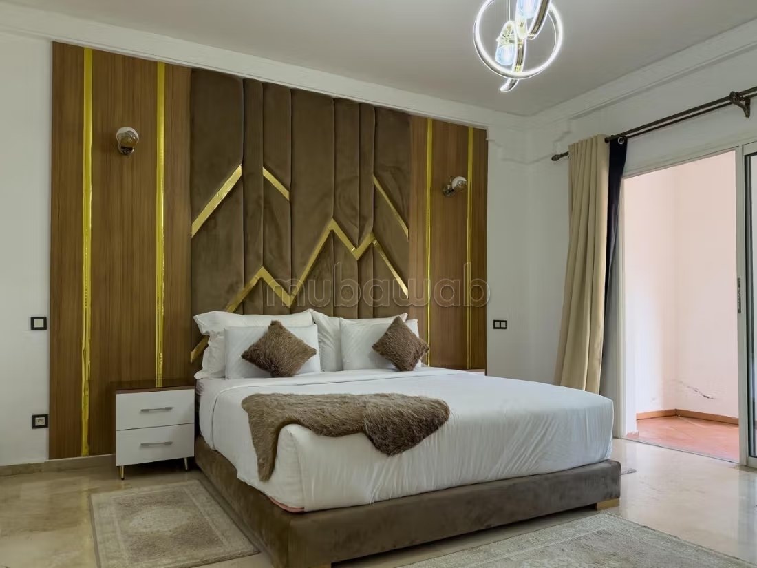 Location saisonnière à Secteur Touristique. 
Superficie 130 m². 
Ascenseur et places de parking - Photo 16