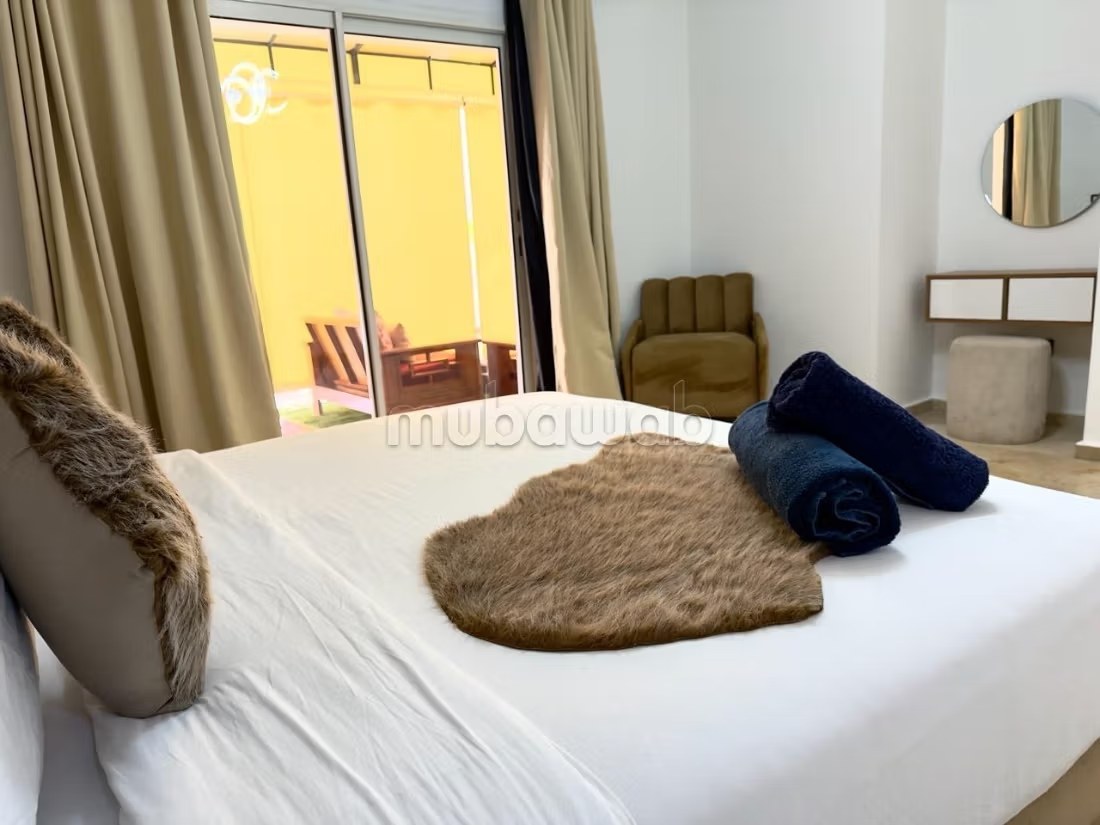 Location saisonnière à Secteur Touristique. 
Superficie 130 m². 
Ascenseur et places de parking - Photo 8