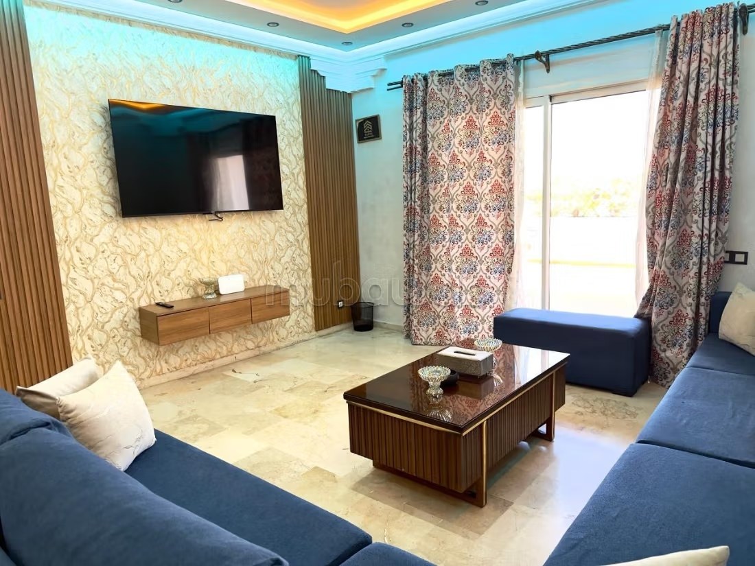 Location saisonnière à Secteur Touristique. 
Superficie 130 m². 
Ascenseur et places de parking - Photo 4