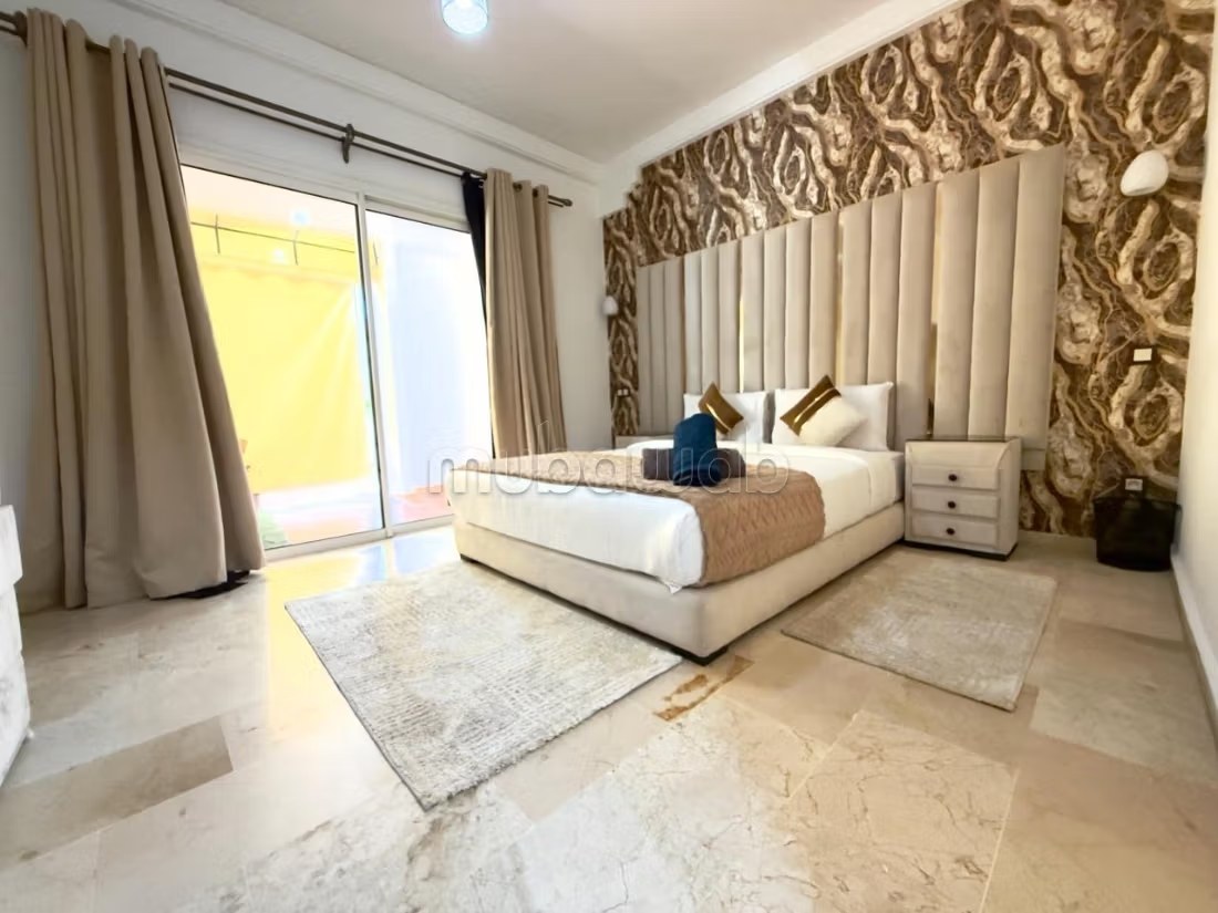 Location saisonnière à Secteur Touristique. 
Superficie 130 m². 
Ascenseur et places de parking - Photo 6