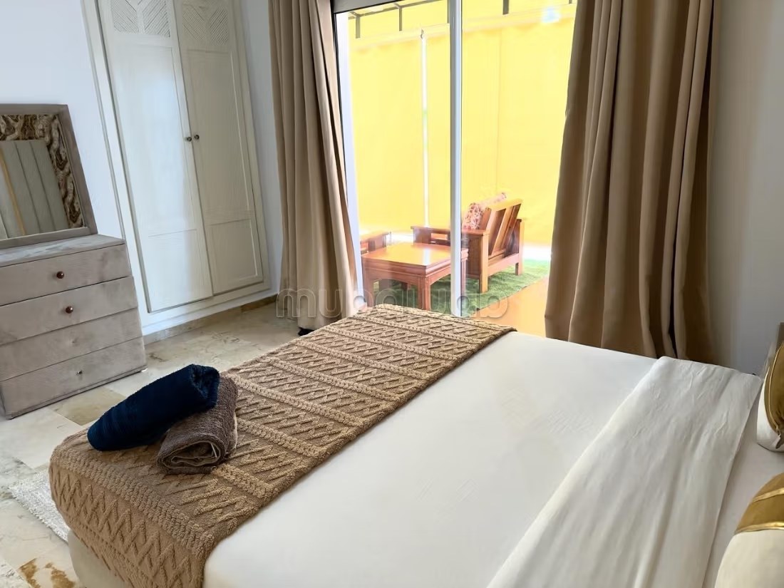 Location saisonnière à Secteur Touristique. 
Superficie 130 m². 
Ascenseur et places de parking - Photo 17