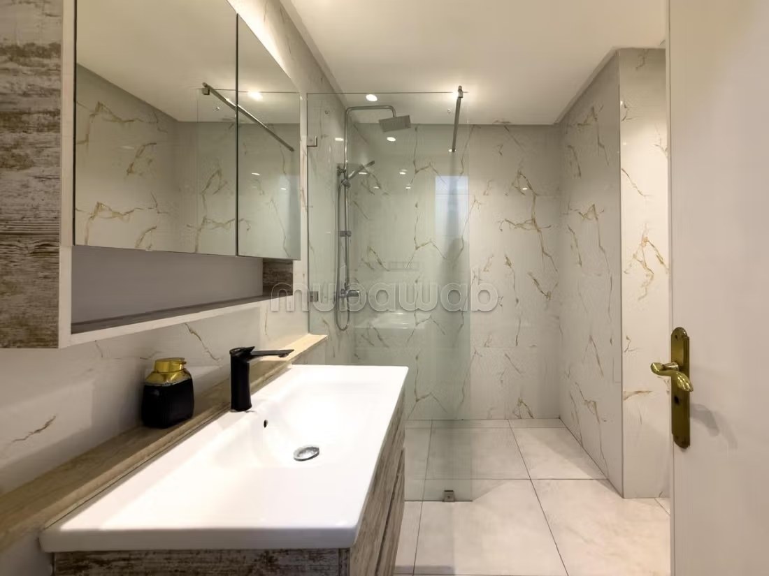 Location saisonnière à Secteur Touristique. 
Superficie 130 m². 
Ascenseur et places de parking - Photo 26