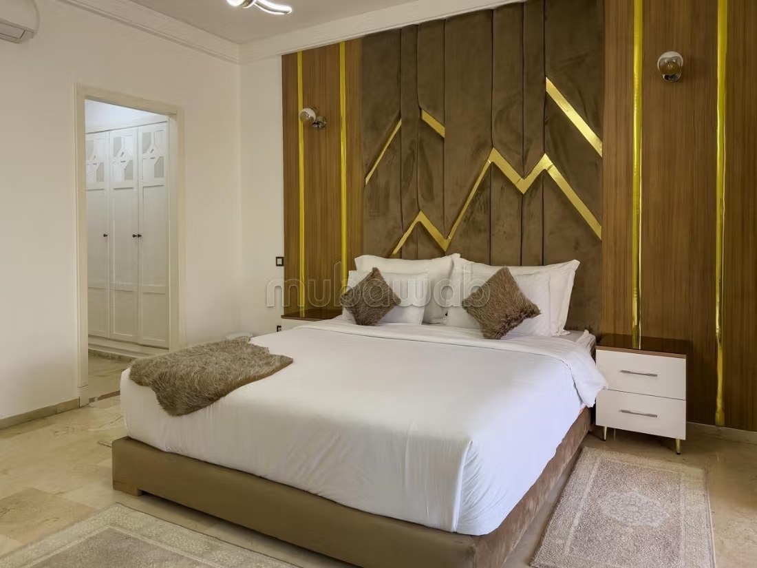 Location saisonnière à Secteur Touristique. 
Superficie 130 m². 
Ascenseur et places de parking - Photo 19