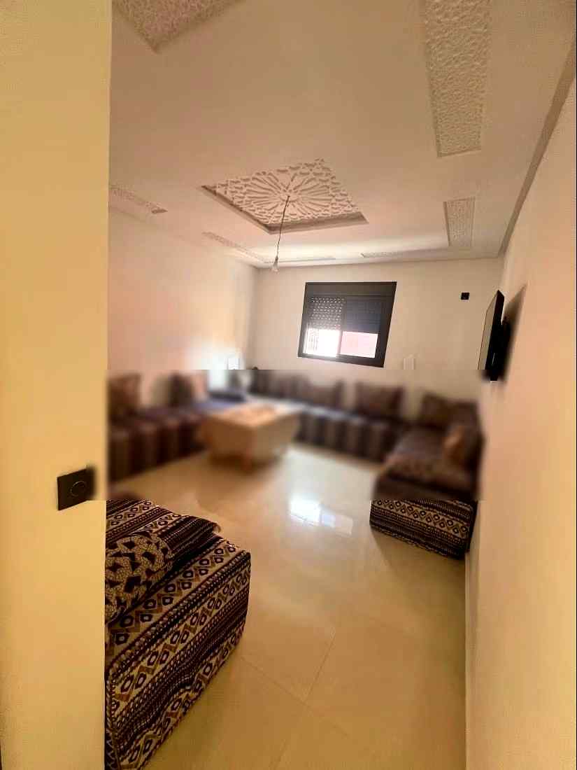 Appartements à louer à Beni Mellal. La superficie totale est de 90 m². Salon marocain et service de sécurité.