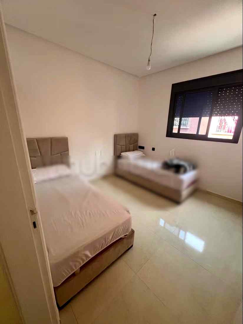 Appartements à louer à Beni Mellal. La superficie totale est de 90 m². Salon marocain et service de sécurité.