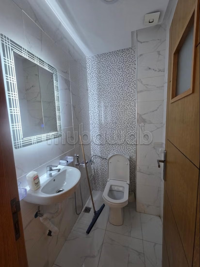 Location saisonnière à Martil. 
3 pièces confortables. 
Système de parabole et résidence sécurisée