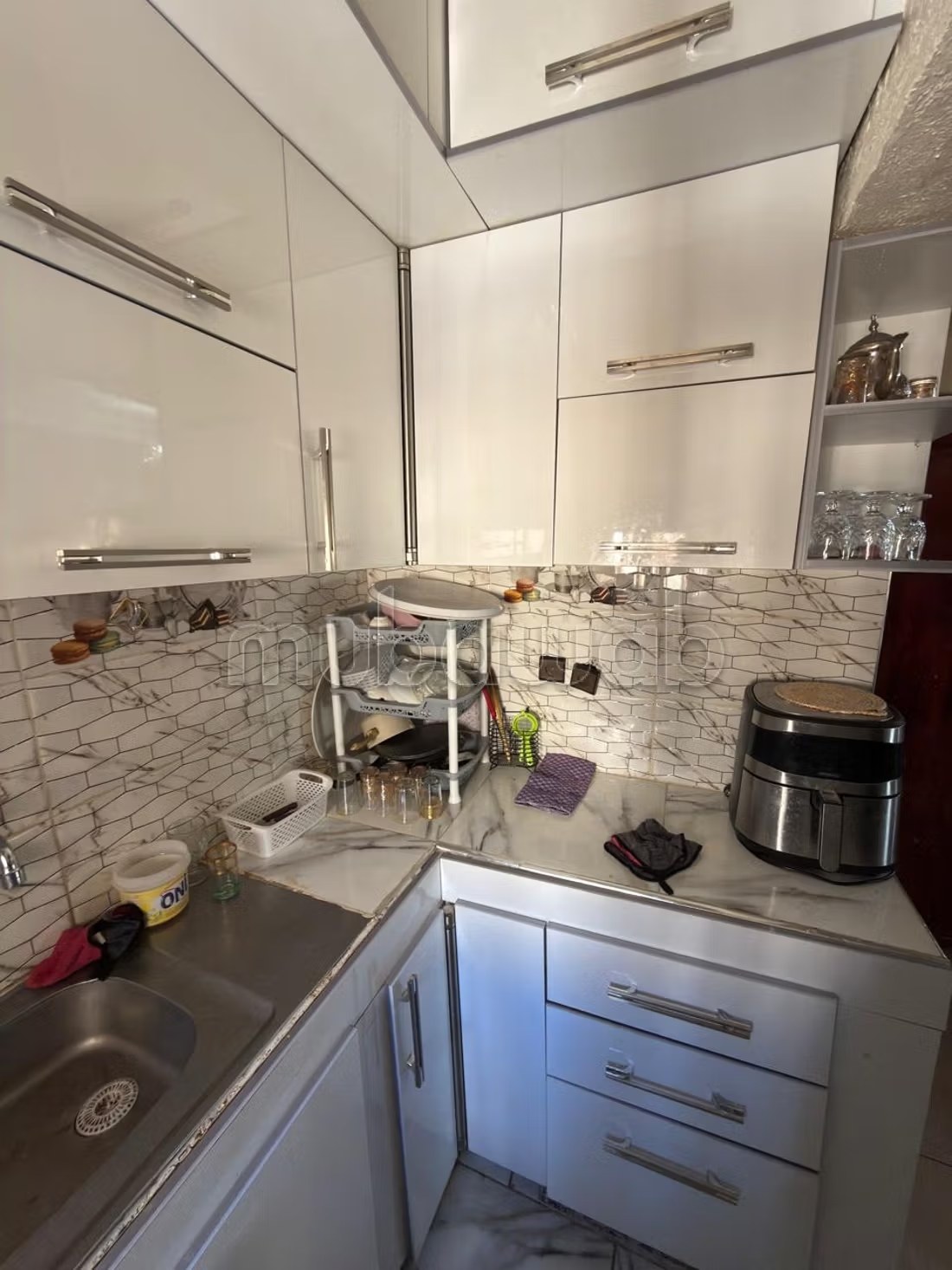 Appartements à louer à Hamria. 
Surface de 40 m². 
Système de parabole et salon marocain - Photo 2