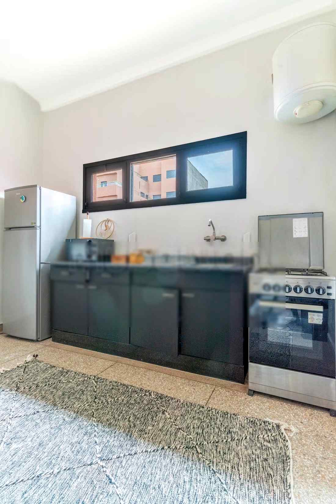 Appartements à louer à Hivernage. 
5 pièces. 
Micro ondes