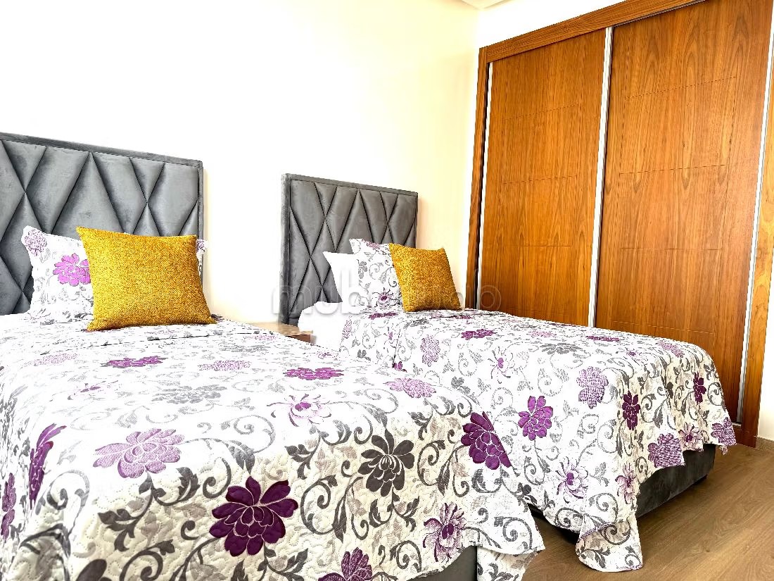 Appartement à louer courte durée à Agadir bay secteur touristique 
deux chambre salon cuisine équipée superficie 75 mètres carrés piscine à 300 mètres de la plage