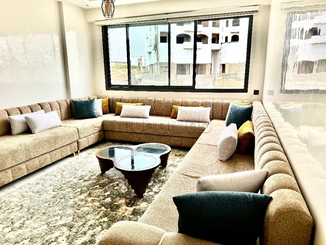 Appartement à louer courte durée à Agadir bay secteur touristique 
deux chambre salon cuisine équipée superficie 75 mètres carrés piscine à 300 mètres de la plage