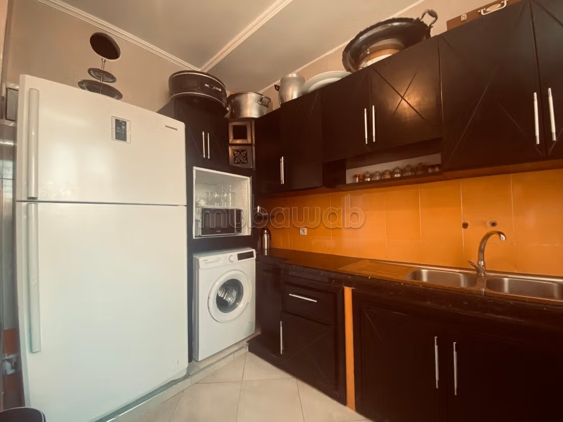 Appartements à louer en Centre. 
3 belles chambres. 
Système de parabole et salon marocain