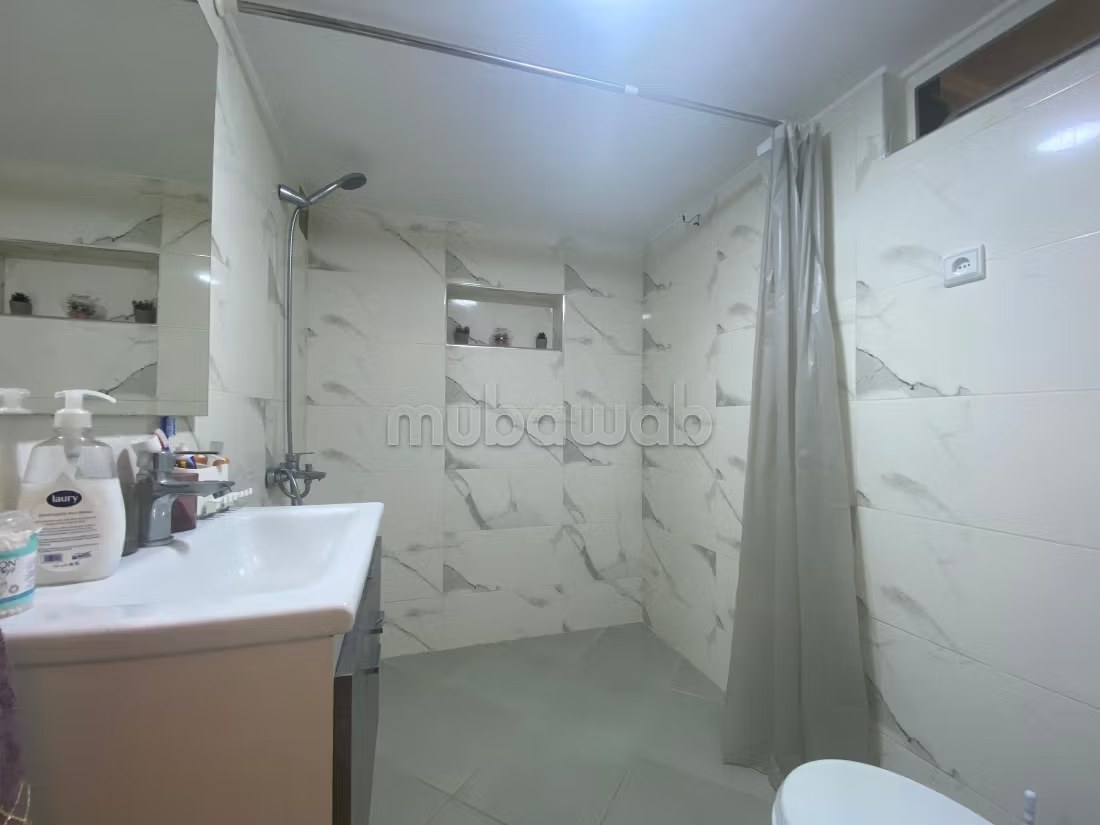 Appartements à louer en Centre. 
3 belles chambres. 
Système de parabole et salon marocain - Photo 15