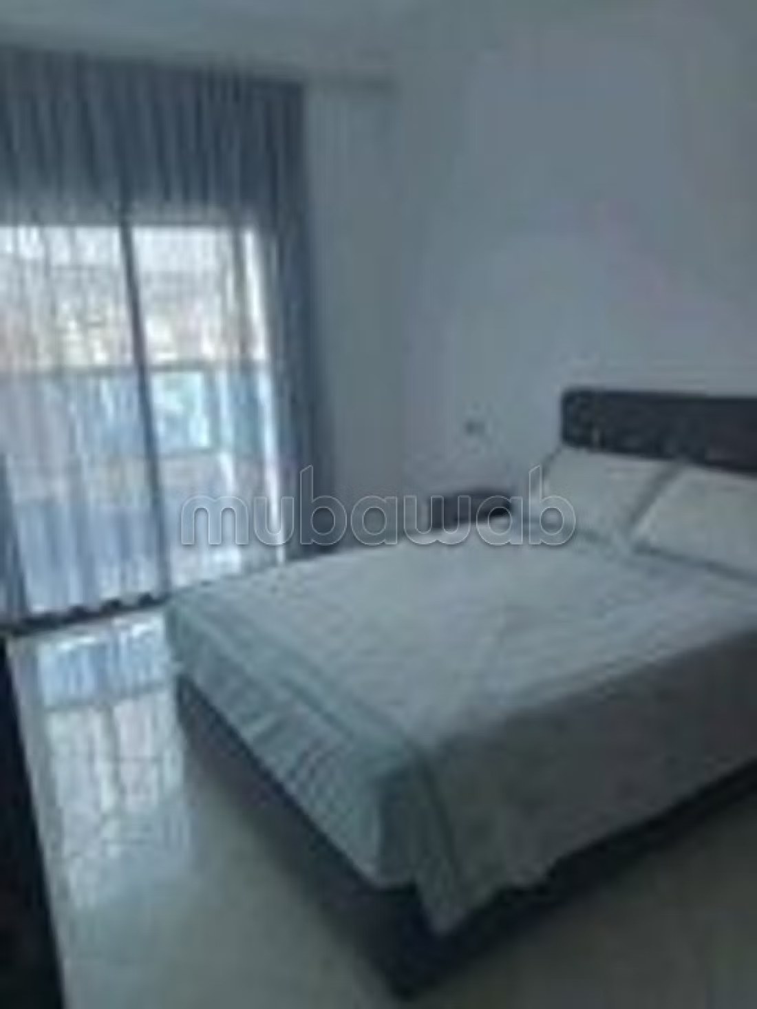 Location d'un appartement à M'Diq. 
Superficie 68 m². 
Salon traditionnel et système d'antenne parabolique
