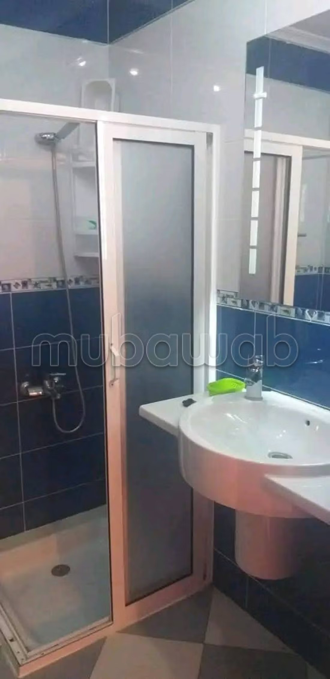 Location d'un appartement à M'Diq. 
Superficie 68 m². 
Salon traditionnel et système d'antenne parabolique - Photo 9