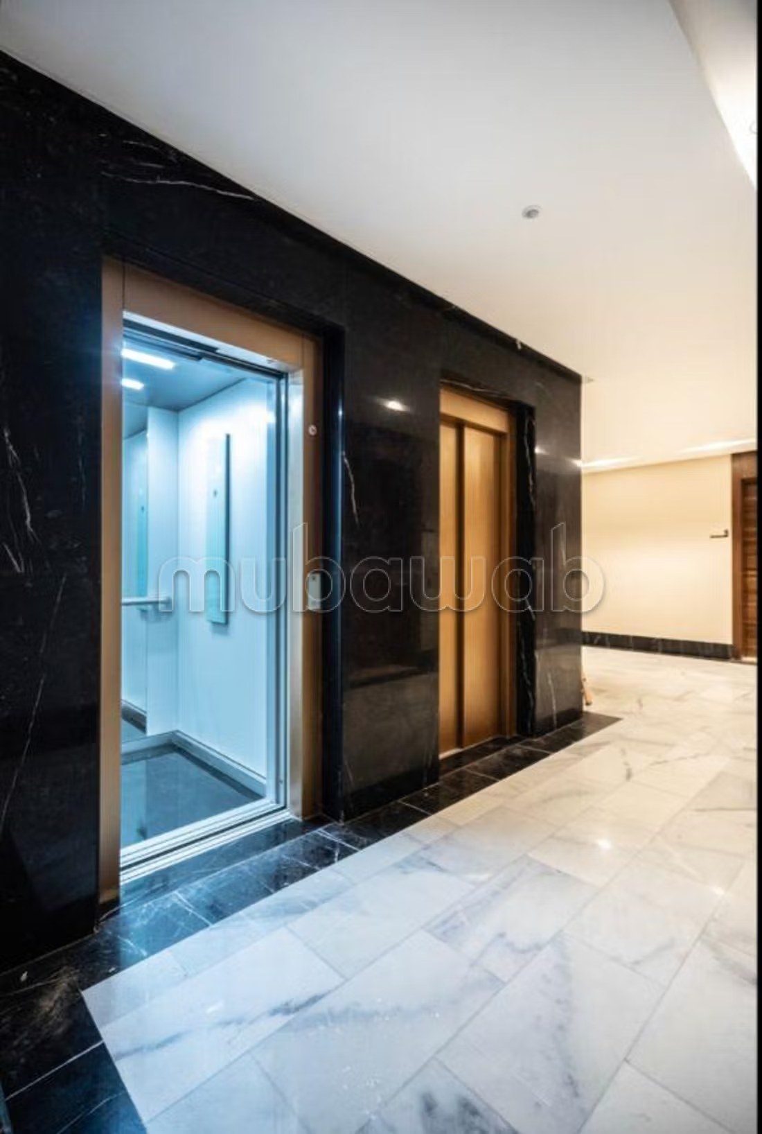 Location saisonnière à Maârif. 1 Pièce. Fenêtres double vitrage et chauffage central