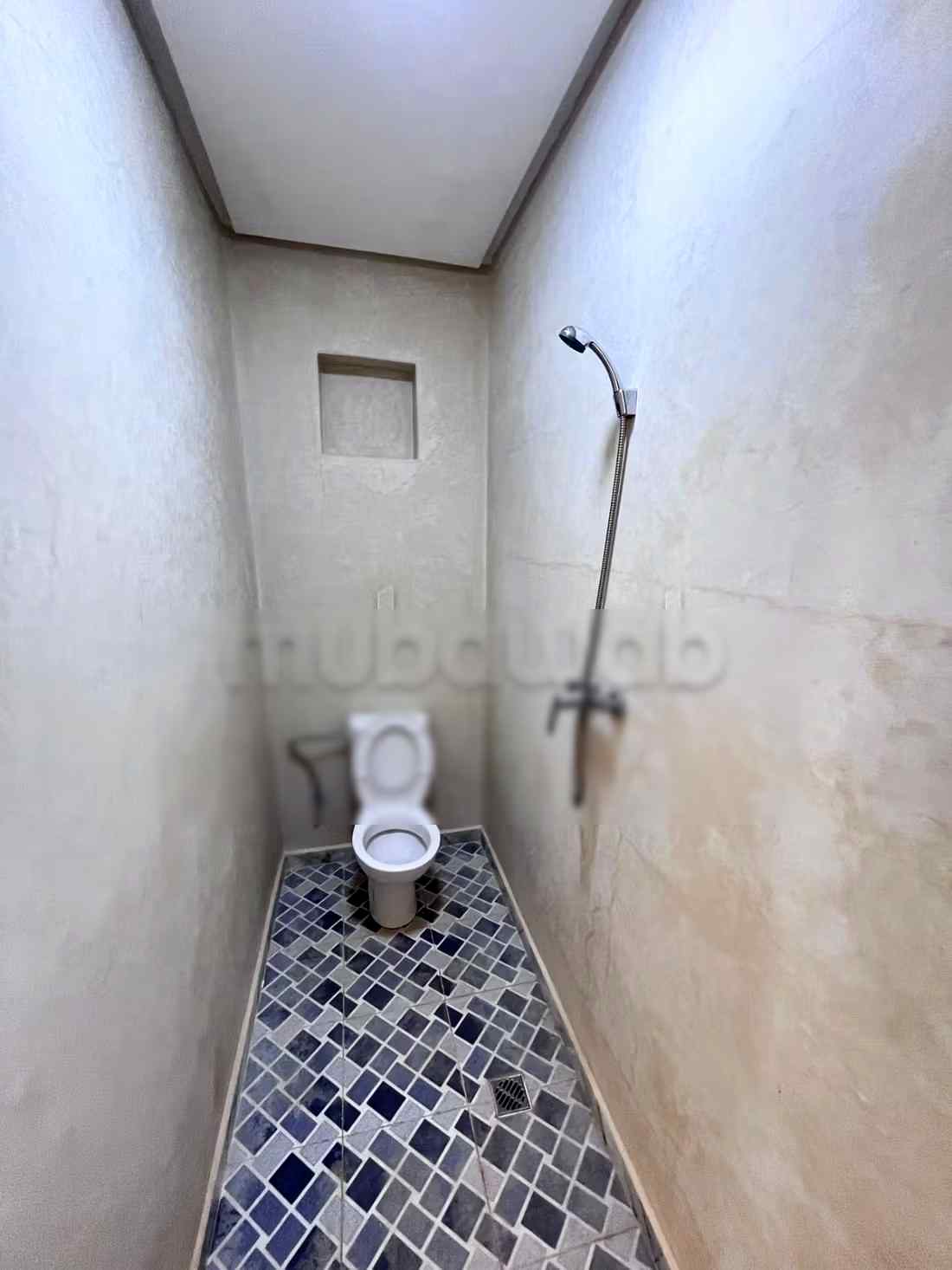 Location saisonnière villa de luxe à Ghazoua. 
Surface totale 800 m². 
Porte blindée et parabole