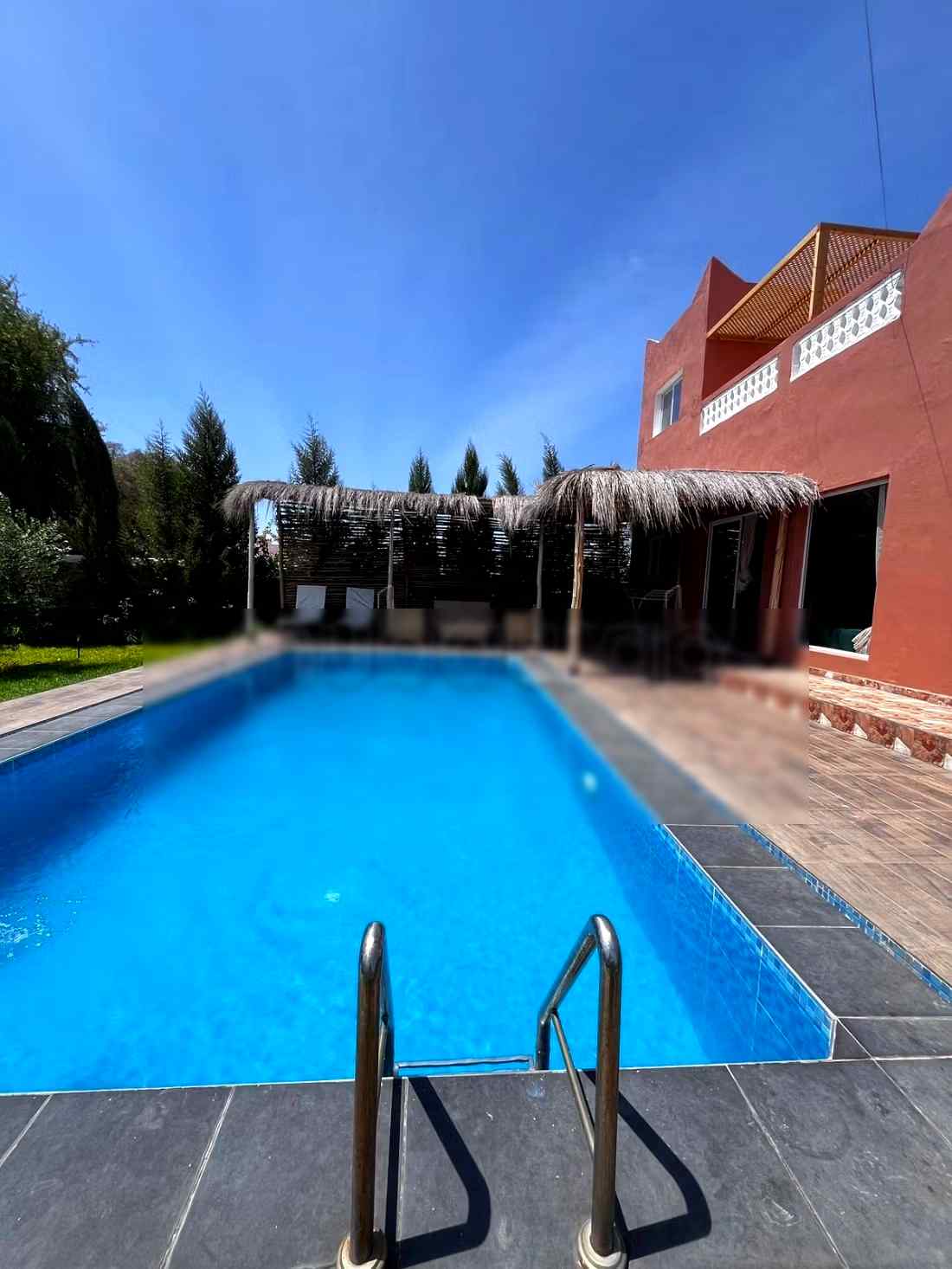 Location saisonnière villa de luxe à Ghazoua. 
Surface totale 800 m². 
Porte blindée et parabole - Photo 15
