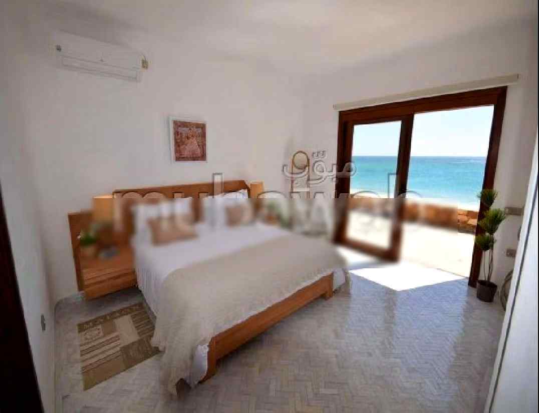 Spacieuse villa front mer à puerto marina, mdiq