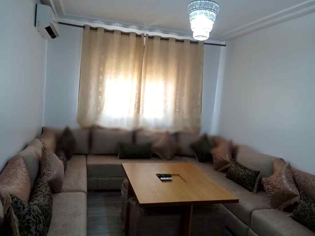 Location saisonnière à Hay Mabrouka. 2 chambres. Salon traditionnel marocain, résidence sécurisée