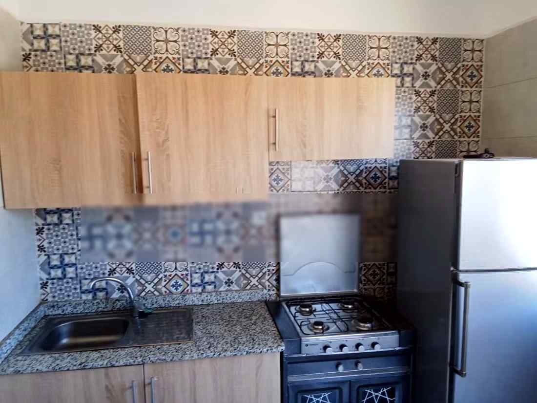 Location saisonnière à Hay Mabrouka. 2 chambres. Salon traditionnel marocain, résidence sécurisée - Photo 2