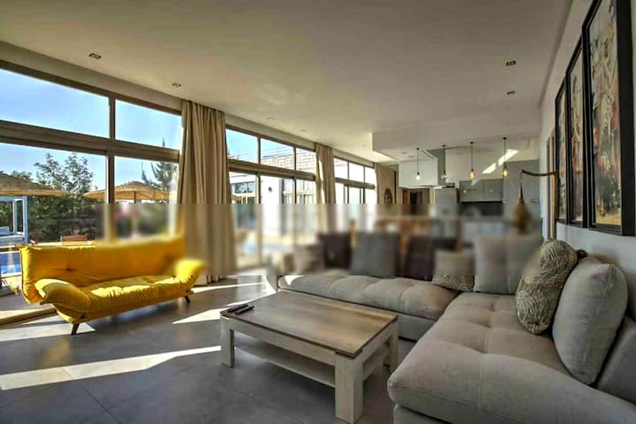 Location villa de haut standing en Centre ville. 
3 chambres agréables. 
Nombre minimum de nuitées 2