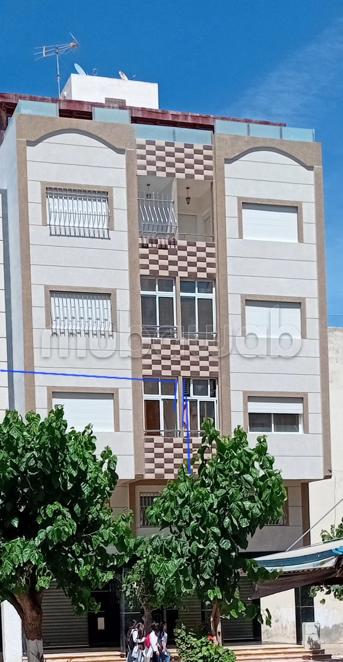 Appartements à louer à Mdiq. 2 grandes chambres. Salon marocain et service de sécurité.