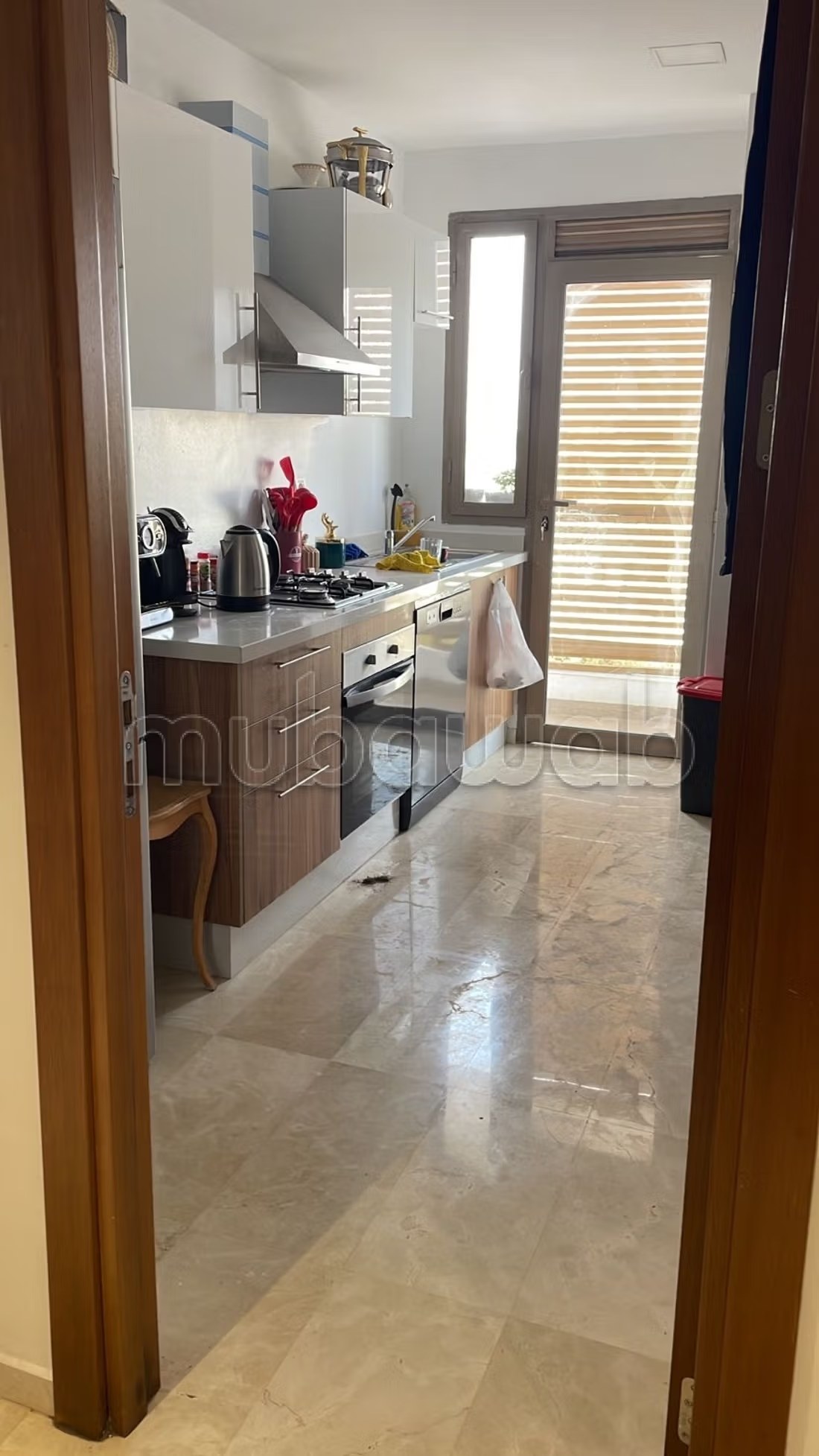 Location d'un appartement à Ain Diab Extension. 
2 chambres agréables. 
Antenne parabolique, résidence sécurisée