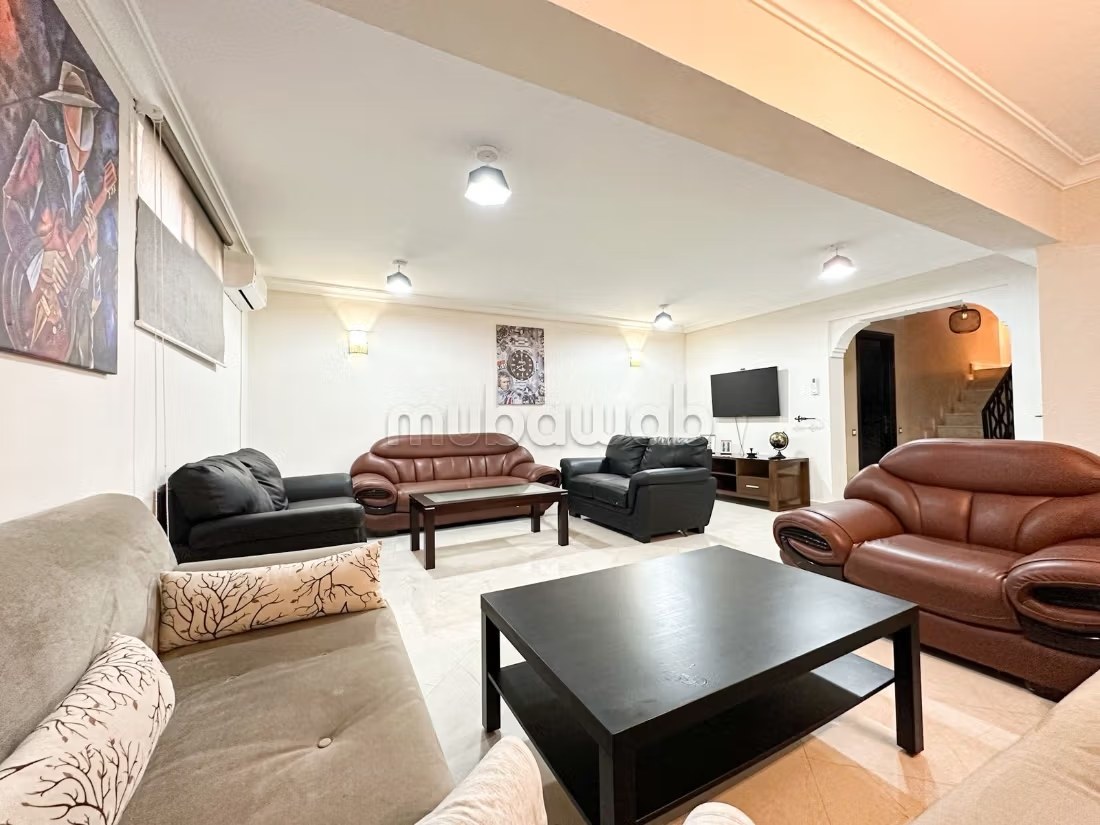 Maison de luxe à louer en Centre. 4 chambres agréables. Places de stationnement et terrasse - Photo 25