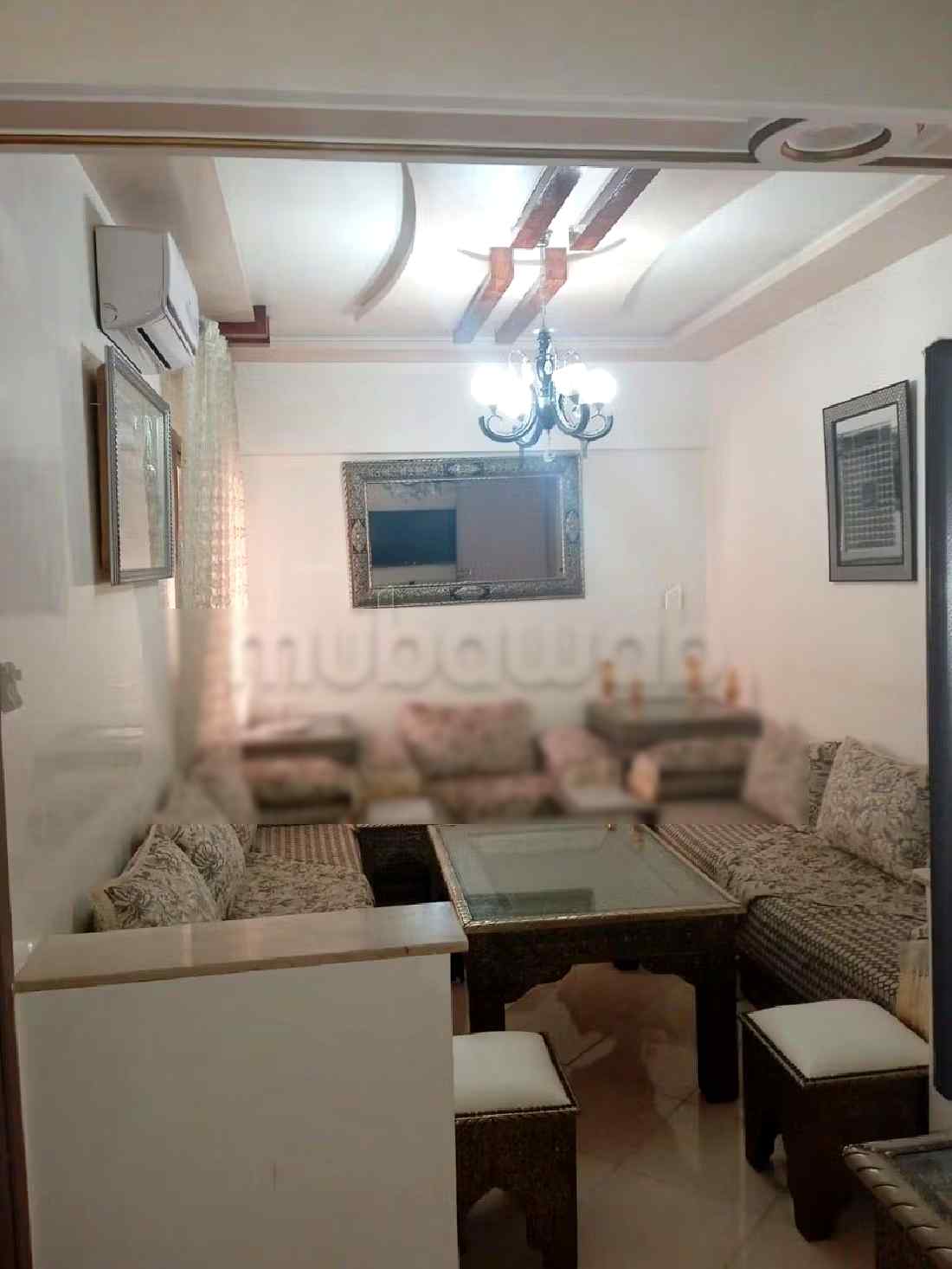 Appartement de vacances à louer à Hay Mabrouka. 3 pièces confortables. Cheminée et concierge