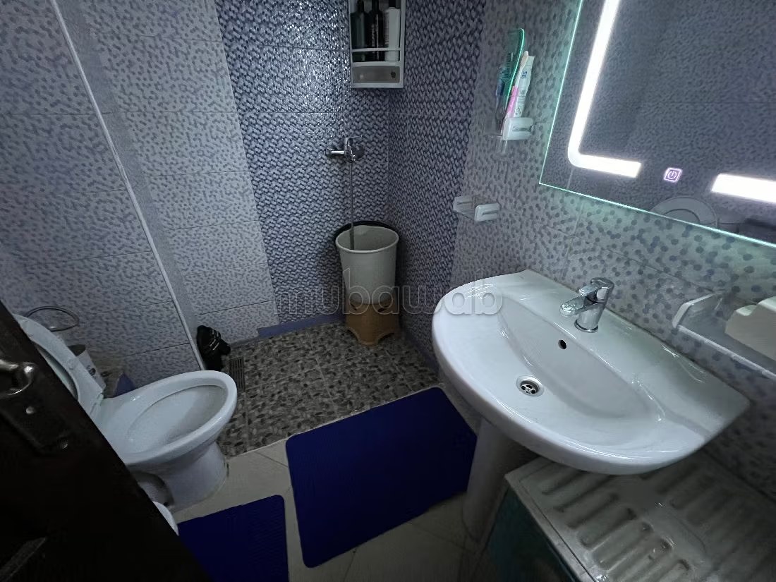 Location d'un appartement à Tanja Balia. 2 chambres. Salon traditionnel et porte blindée - Photo 3