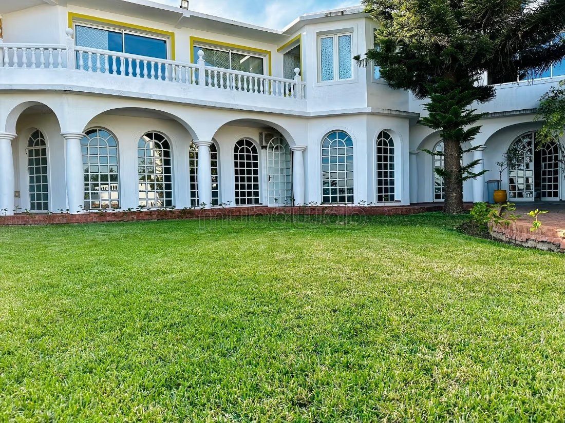 Villa de standing à louer pour vos vacances à Jbel Kbir. Superficie 1000 m². Jardin et terrasse - Photo 5