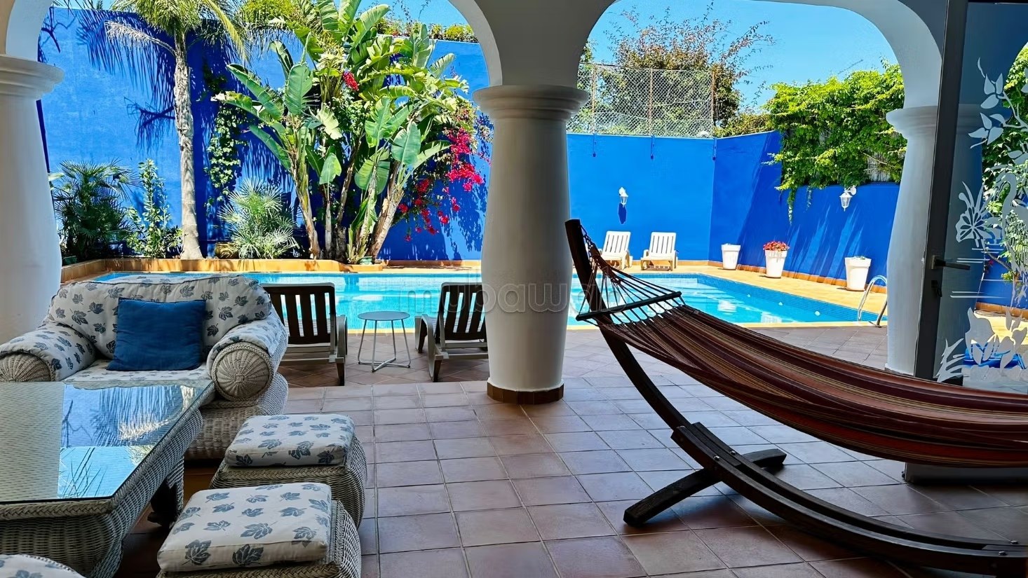Villa de standing à louer pour vos vacances à Jbel Kbir. Superficie 1000 m². Jardin et terrasse - Photo 6