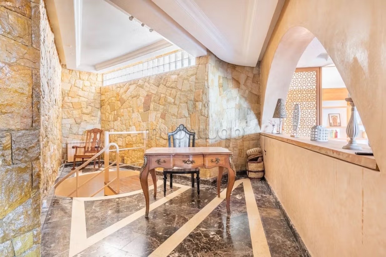 Villa de standing à louer pour vos vacances à Jbel Kbir. Superficie 1000 m². Jardin et terrasse - Photo 49