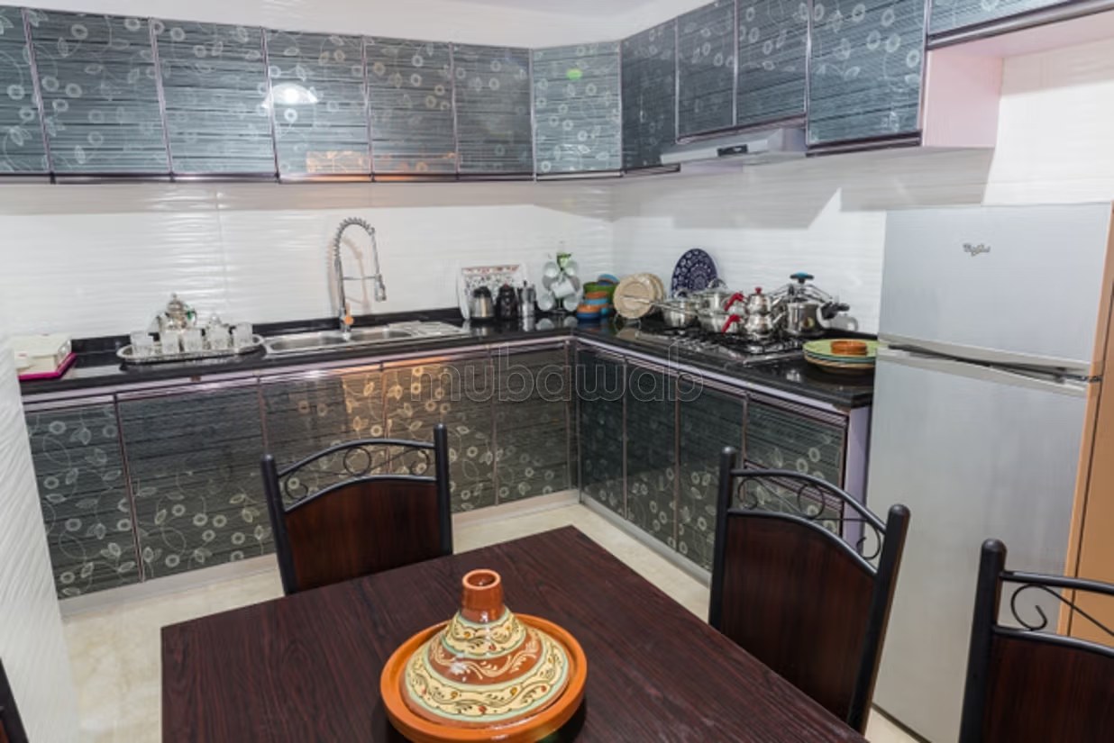 Location d'un appartement en Centre. 
3 belles chambres. 
Salon Marocain, sécurité
