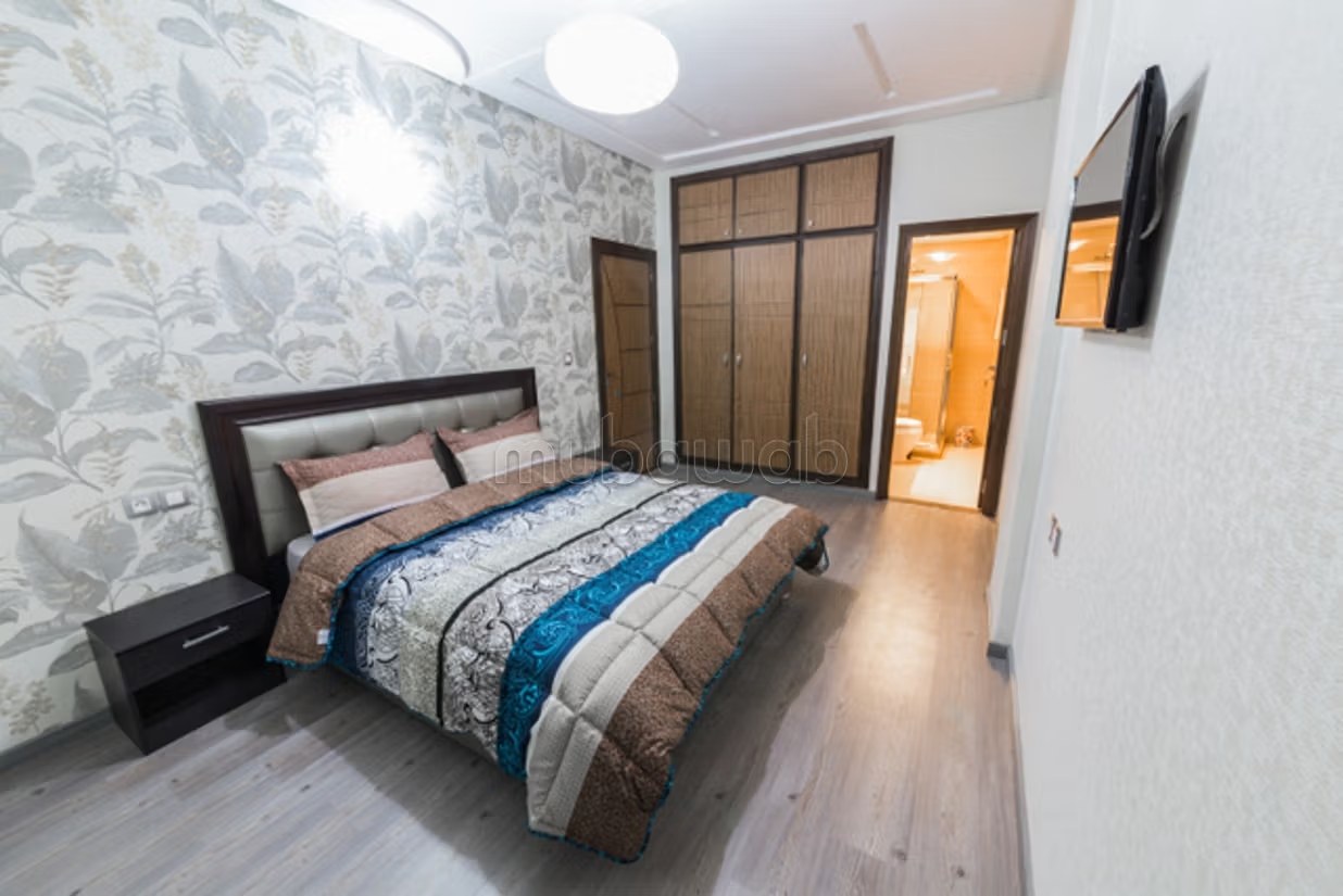 Location d'un appartement en Centre. 
3 belles chambres. 
Salon Marocain, sécurité