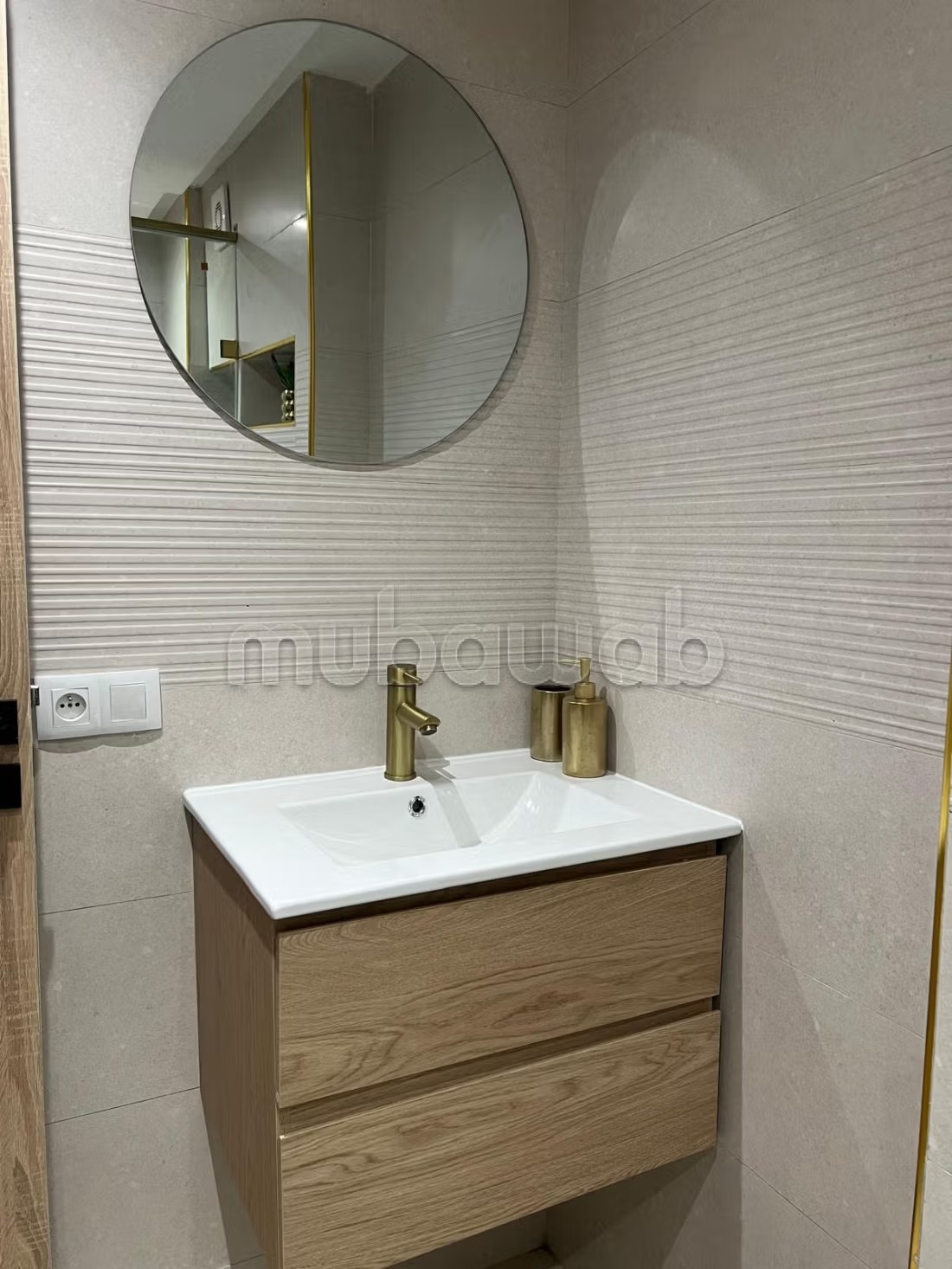 Location d'un appartement à Mhamid. Superficie 112 m². Porte blindée, salon marocain traditionnel
