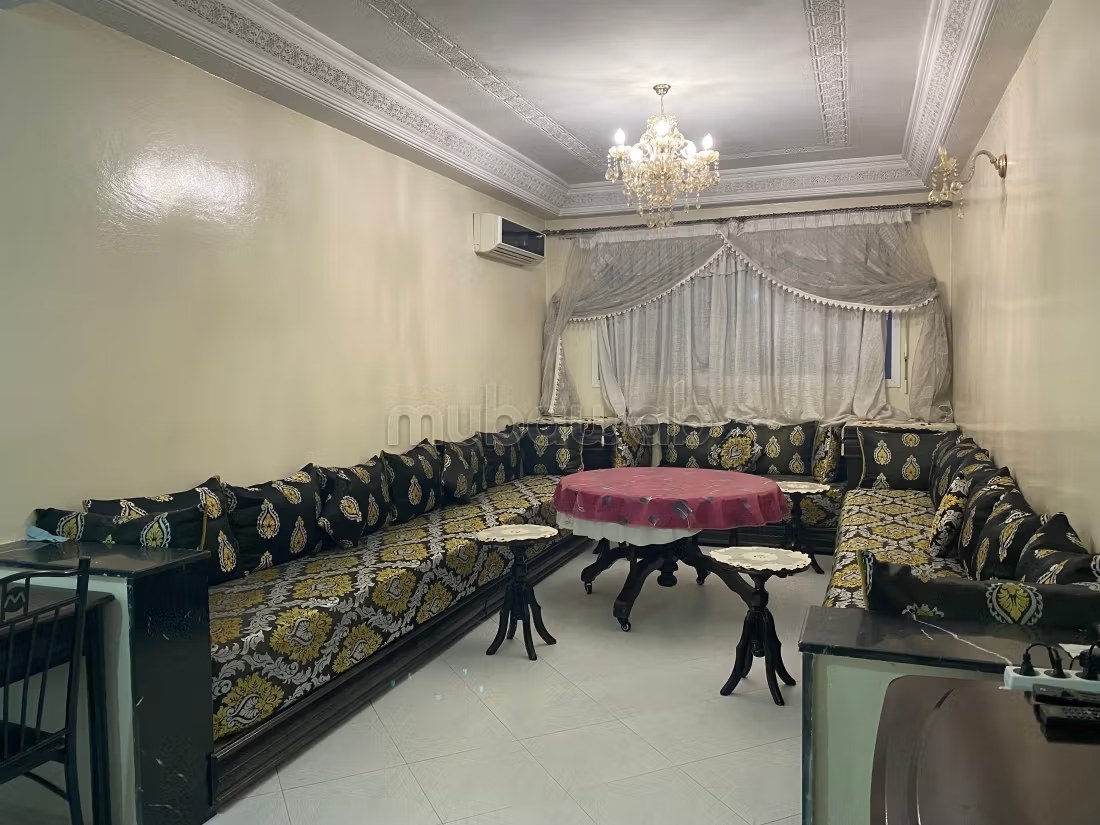 Location saisonnière en Centre. 
4 grandes pièces. 
Salon Marocain et antenne parabolique