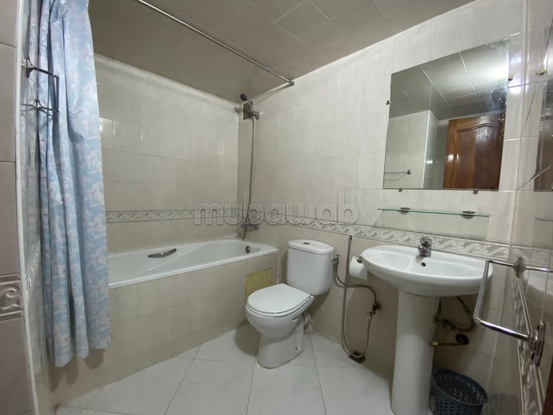 Location saisonnière en Centre. 
4 grandes pièces. 
Salon Marocain et antenne parabolique - Photo 6