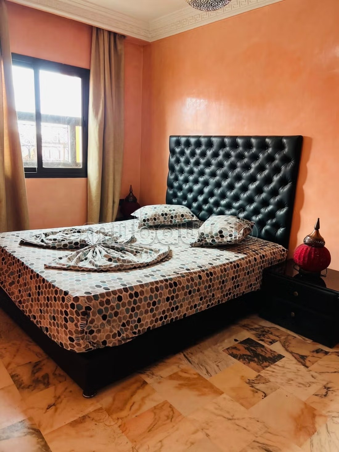 Appartement de vacances à louer à Guéliz. 2 pièces. Salon Marocain et antenne parabolique