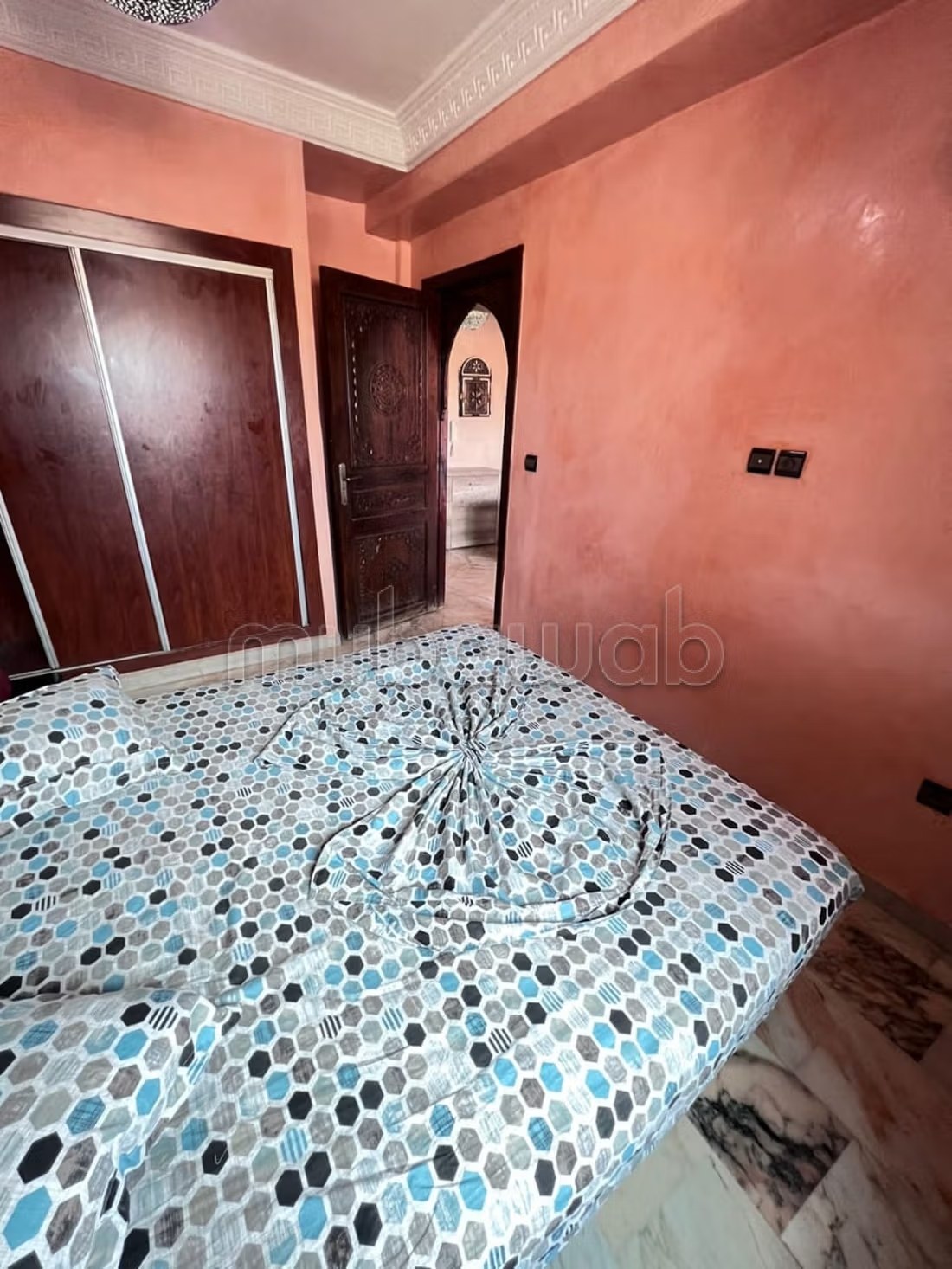 Appartement de vacances à louer à Guéliz. 2 pièces. Salon Marocain et antenne parabolique