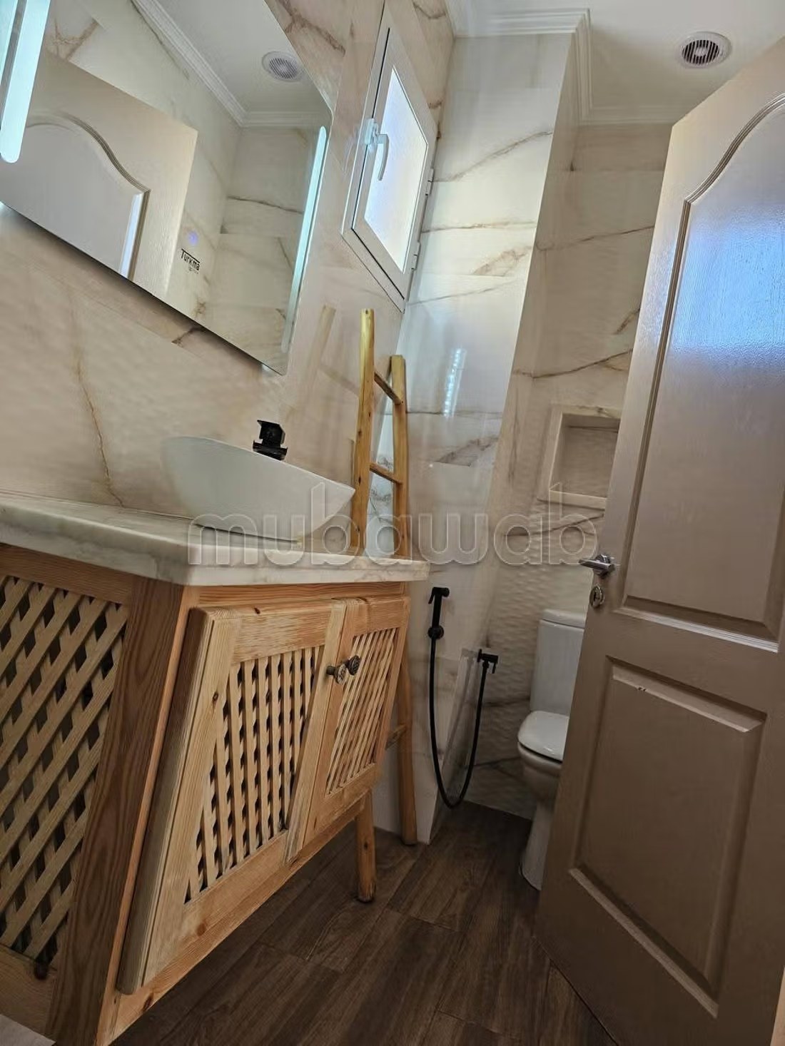 Location saisonnière à Bab Al Bahar. Superficie 72 m². Fenêtres double vitrage et chauffage central - Photo 5