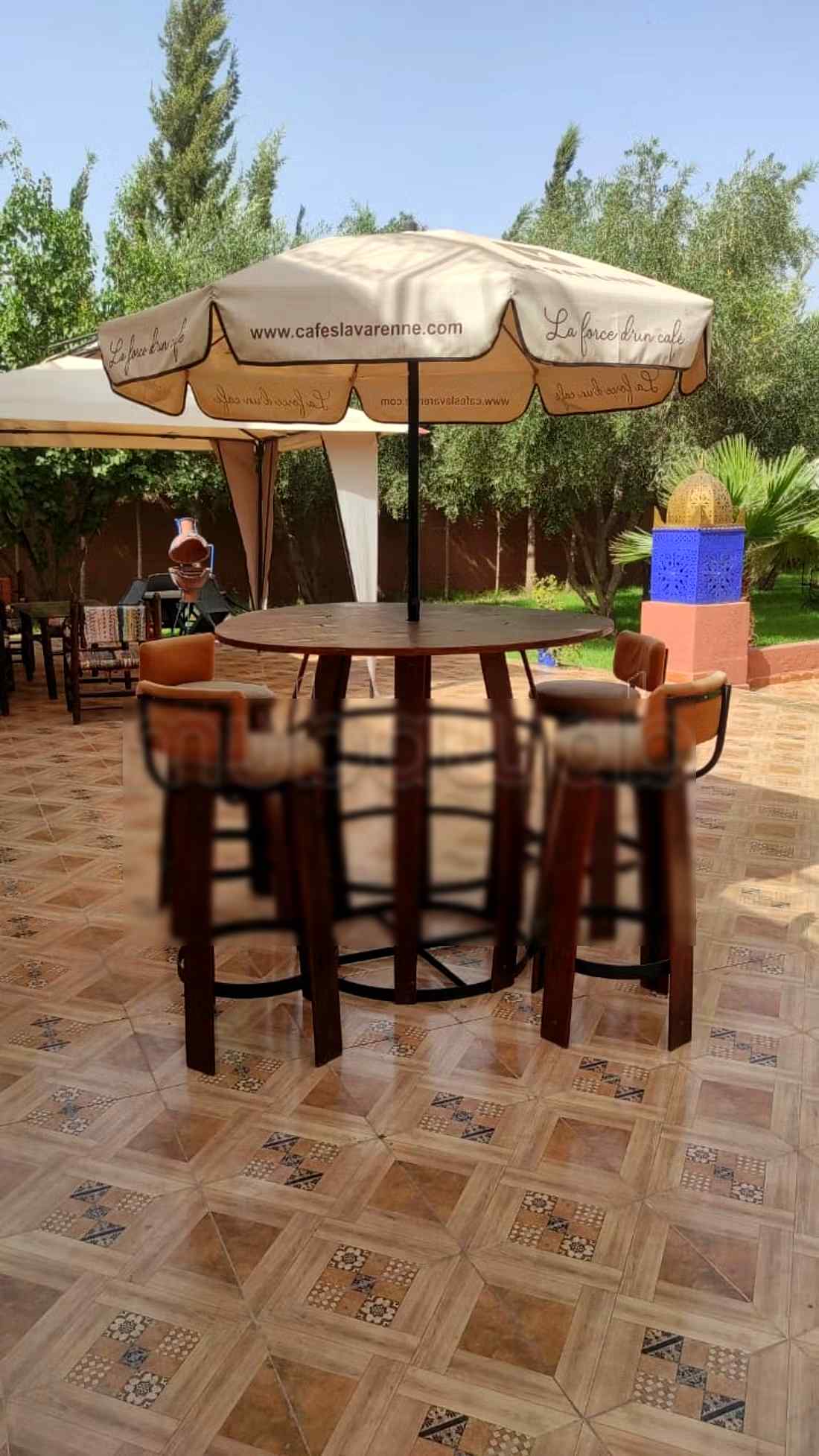 Location saisonnière villa haut standing à Route de Fez. Surface de 140 m². Service de concierge et climatisation